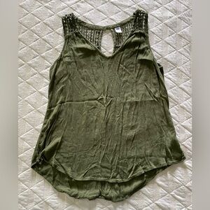 Old Navy Women’s M green sleeveless blouse